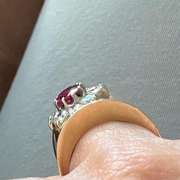 Two carat ruby and 1.5 carat diamond ring vintage about 20 years old. - Picture 4 of 5